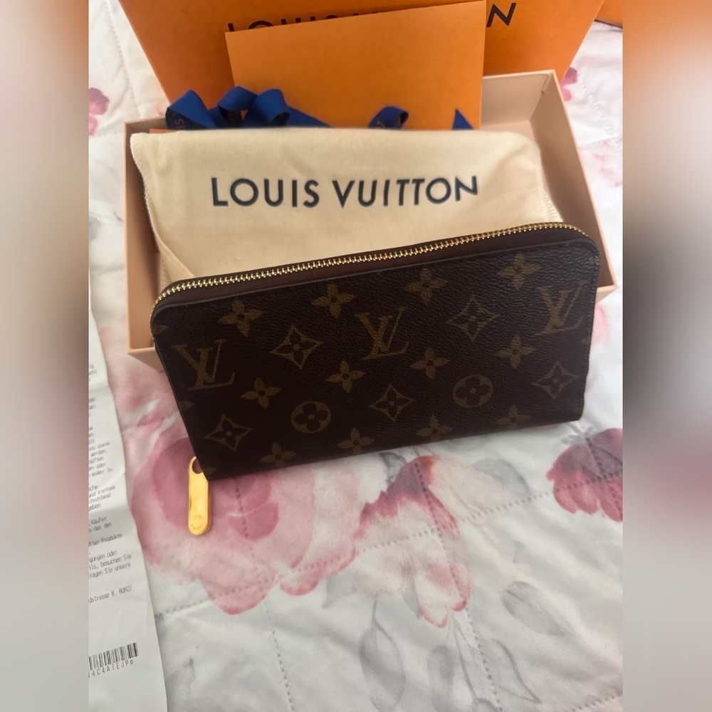 Louis Vuitton Monogram Zippy Wallet